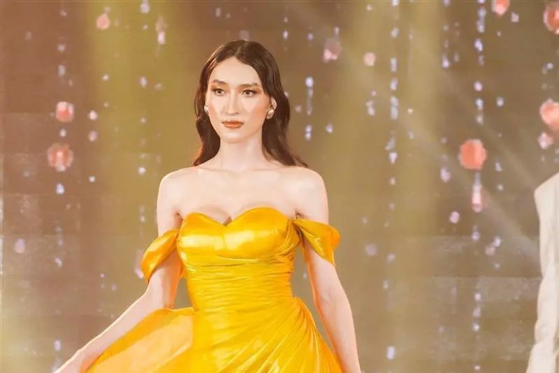 Trần Ngọc Sang trở thành người đẹp chuyển giới nổi tiếng