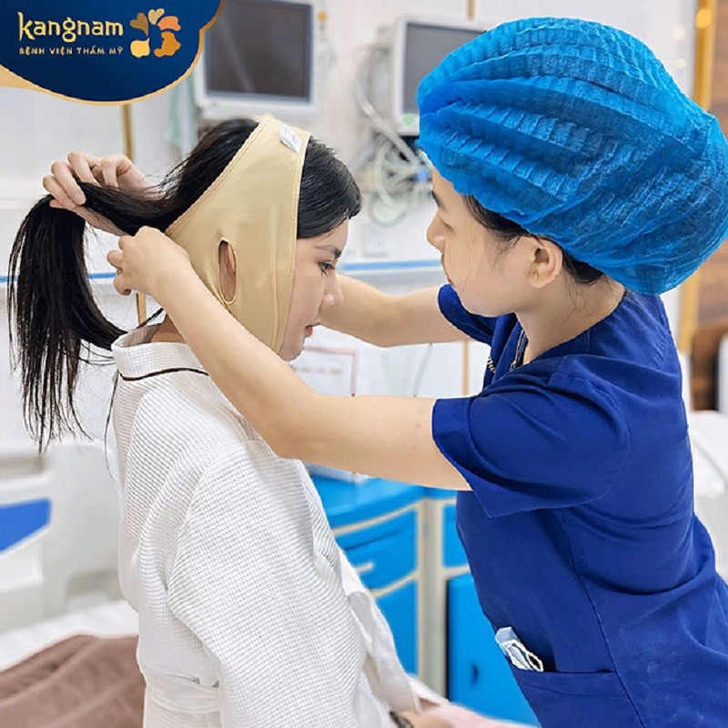 Khách hàng cần nghỉ dưỡng và đeo đai định hình sau khi gọt hàm