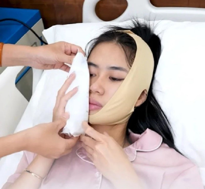 Chú ý chườm lạnh sau khi gọt hàm để giảm thiểu sưng tấy