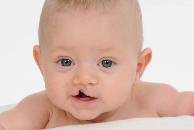 Các chất độc trong thuốc lá, rượu, hóa chất công nghiệp có thể gây rối loạn phát triển phôi thai