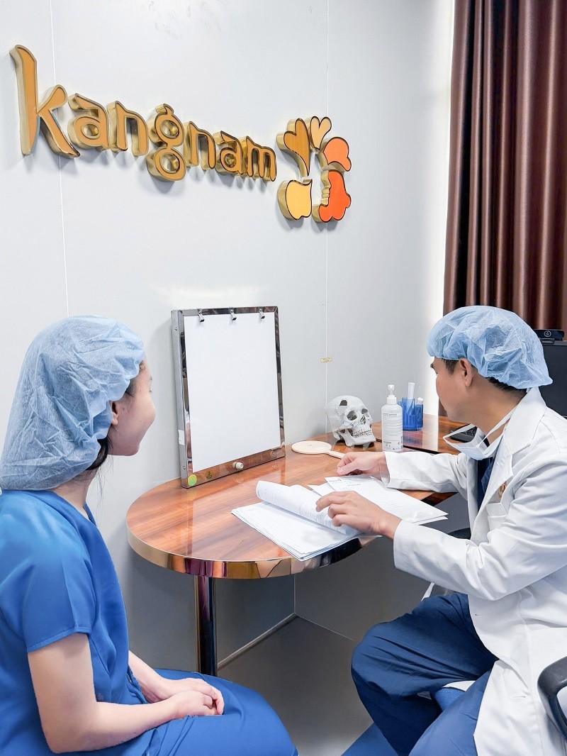 Tại các cơ sở thẩm mỹ hoặc y tế chuyên khoa bác sĩ sẽ thăm khám và đánh giá cụ thể