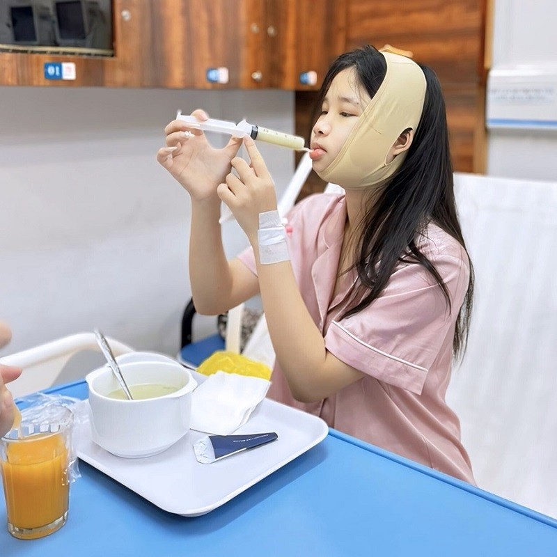 Sau khi trượt cằm vết thương sẽ sưng tấy thời gian đầu