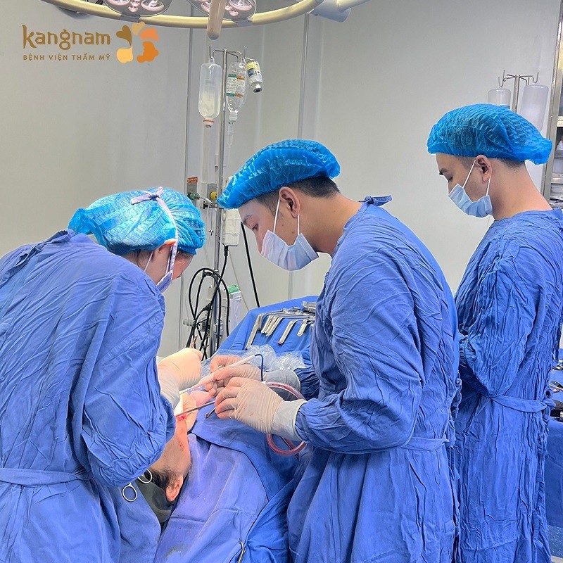 Tay nghề của bác sĩ nhiều năm kinh nghiệm sẽ giúp mang lại kết quả tối ưu cho khách hàng