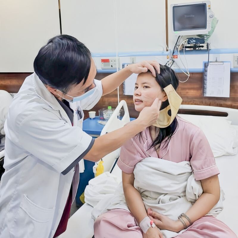 Khoảng 1 tuần sau phẫu thuật, tình trạng sưng giảm đáng kể