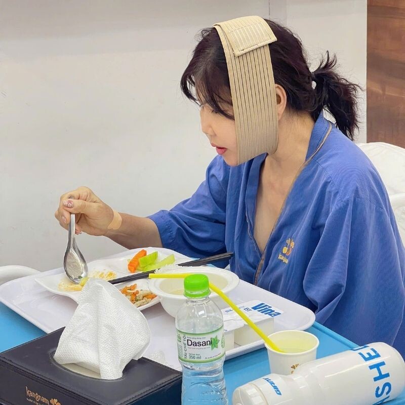 Ăn đồ mềm sau khi vừa phẫu thuật