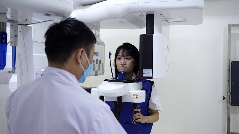Các thí sinh được kiểm tra sức khỏe tổng quát kỹ càng để đảm bảo đủ điều kiện phẫu thuật