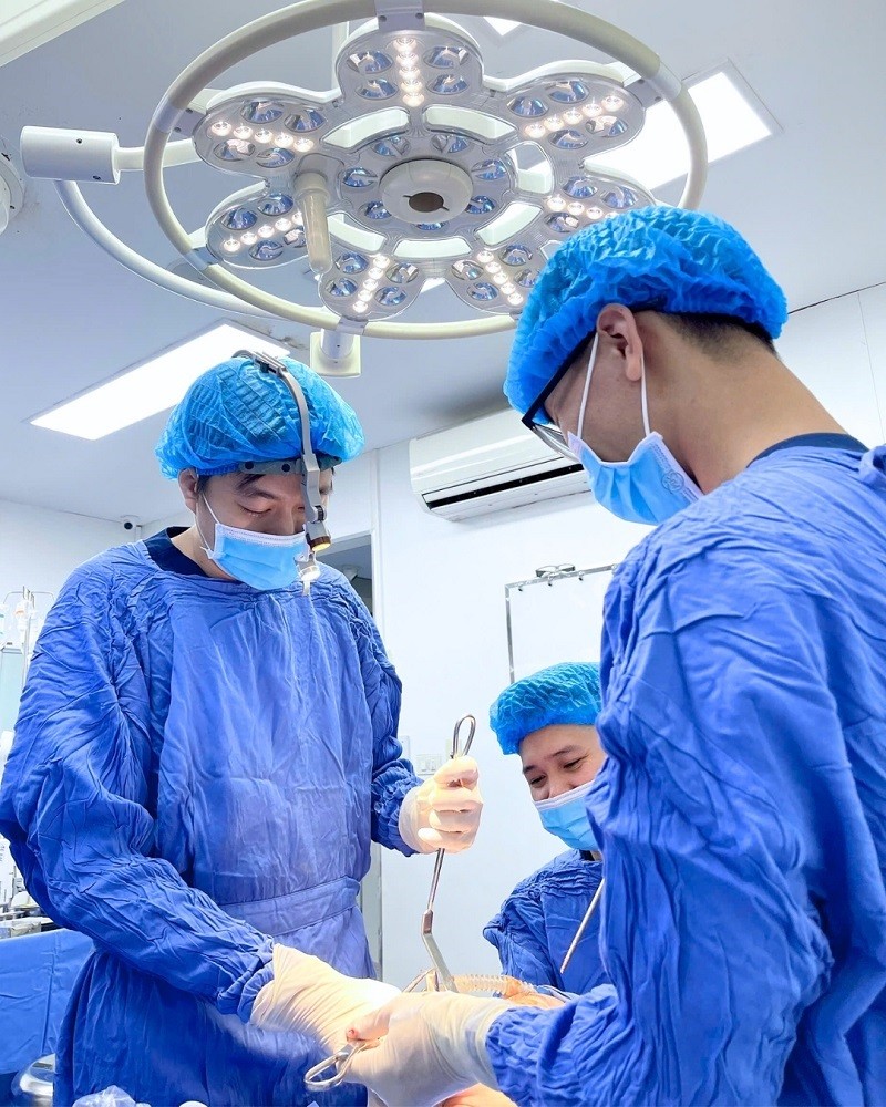Quá trình phẫu thuật khách hàng được gây mê